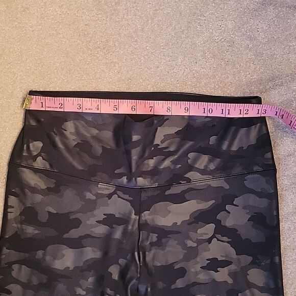 NWOT Vera Wang vegan leather black on black camo leggings - Picture 4 of 8
